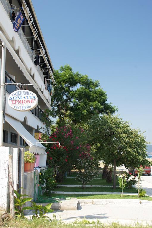 Ermioni Apartments Nea Vrasna Luaran gambar